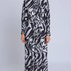 New - Designer Abstract Swirl Pleated Maxi (Grey)
